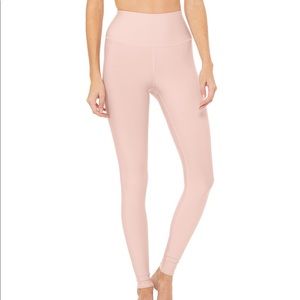 High waisted Alo Leggings in a light blush color💕